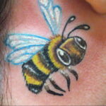 Фото тату мохнатый полосатый шмель 03.01.2021 №246 -bumblebee tattoo- tatufoto.com