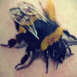 Фото тату мохнатый полосатый шмель 03.01.2021 №248 -bumblebee tattoo- tatufoto.com