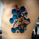 Фото тату мохнатый полосатый шмель 03.01.2021 №260 -bumblebee tattoo- tatufoto.com