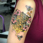 Фото тату мохнатый полосатый шмель 03.01.2021 №262 -bumblebee tattoo- tatufoto.com