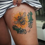 Фото тату мохнатый полосатый шмель 03.01.2021 №263 -bumblebee tattoo- tatufoto.com