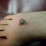 Фото тату мохнатый полосатый шмель 03.01.2021 №286 -bumblebee tattoo- tatufoto.com
