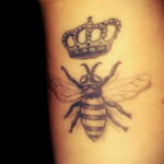 Фото тату мохнатый полосатый шмель 03.01.2021 №287 -bumblebee tattoo- tatufoto.com