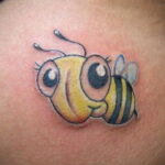 Фото тату мохнатый полосатый шмель 03.01.2021 №288 -bumblebee tattoo- tatufoto.com