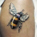 Фото тату мохнатый полосатый шмель 03.01.2021 №301 -bumblebee tattoo- tatufoto.com