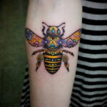 Фото тату мохнатый полосатый шмель 03.01.2021 №308 -bumblebee tattoo- tatufoto.com