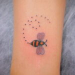Фото тату мохнатый полосатый шмель 03.01.2021 №319 -bumblebee tattoo- tatufoto.com