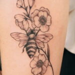 Фото тату мохнатый полосатый шмель 03.01.2021 №330 -bumblebee tattoo- tatufoto.com