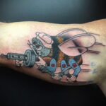 Фото тату мохнатый полосатый шмель 03.01.2021 №334 -bumblebee tattoo- tatufoto.com