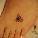Фото тату мохнатый полосатый шмель 03.01.2021 №356 -bumblebee tattoo- tatufoto.com