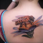 Фото тату мохнатый полосатый шмель 03.01.2021 №358 -bumblebee tattoo- tatufoto.com
