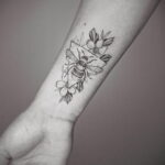 Фото тату мохнатый полосатый шмель 03.01.2021 №364 -bumblebee tattoo- tatufoto.com