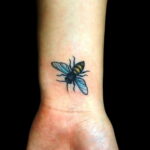 Фото тату мохнатый полосатый шмель 03.01.2021 №366 -bumblebee tattoo- tatufoto.com