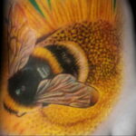 Фото тату мохнатый полосатый шмель 03.01.2021 №368 -bumblebee tattoo- tatufoto.com
