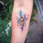 Фото тату мохнатый полосатый шмель 03.01.2021 №372 -bumblebee tattoo- tatufoto.com