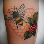 Фото тату мохнатый полосатый шмель 03.01.2021 №377 -bumblebee tattoo- tatufoto.com