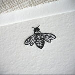 Фото тату мохнатый полосатый шмель 03.01.2021 №379 -bumblebee tattoo- tatufoto.com