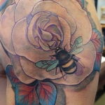 Фото тату мохнатый полосатый шмель 03.01.2021 №392 -bumblebee tattoo- tatufoto.com