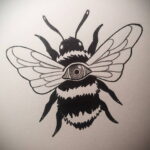 Фото тату мохнатый полосатый шмель 03.01.2021 №397 -bumblebee tattoo- tatufoto.com