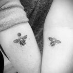 Фото тату мохнатый полосатый шмель 03.01.2021 №399 -bumblebee tattoo- tatufoto.com