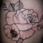 Фото тату мохнатый полосатый шмель 03.01.2021 №407 -bumblebee tattoo- tatufoto.com