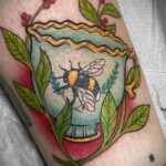 Фото тату мохнатый полосатый шмель 03.01.2021 №412 -bumblebee tattoo- tatufoto.com