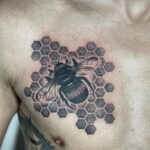 Фото тату мохнатый полосатый шмель 03.01.2021 №415 -bumblebee tattoo- tatufoto.com