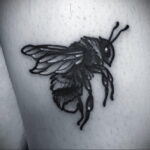 Фото тату мохнатый полосатый шмель 03.01.2021 №427 -bumblebee tattoo- tatufoto.com