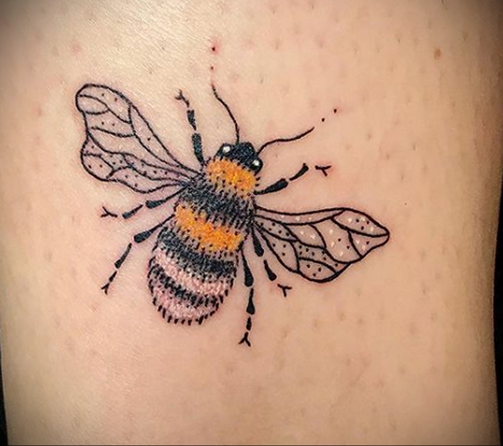 Фото тату мохнатый полосатый шмель 03.01.2021 №447 -bumblebee tattoo- tatufoto.com