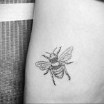 Фото тату мохнатый полосатый шмель 03.01.2021 №449 -bumblebee tattoo- tatufoto.com