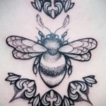 Фото тату мохнатый полосатый шмель 03.01.2021 №456 -bumblebee tattoo- tatufoto.com
