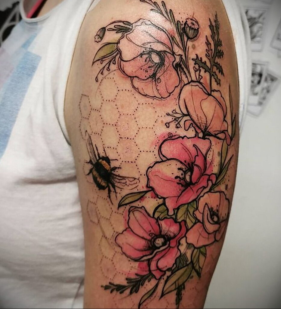 Фото тату мохнатый полосатый шмель 03.01.2021 №461 -bumblebee tattoo- tatufoto.com