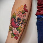 Фото тату мохнатый полосатый шмель 03.01.2021 №470 -bumblebee tattoo- tatufoto.com