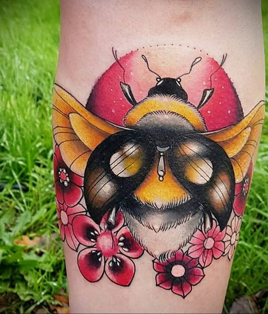 Фото тату мохнатый полосатый шмель 03.01.2021 №475 -bumblebee tattoo- tatufoto.com