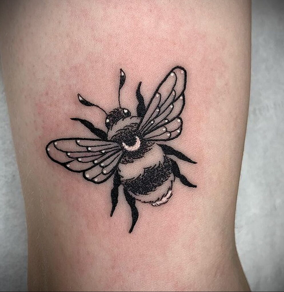 Фото тату мохнатый полосатый шмель 03.01.2021 №483 -bumblebee tattoo- tatufoto.com