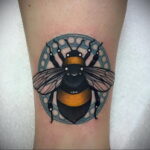 Фото тату мохнатый полосатый шмель 03.01.2021 №496 -bumblebee tattoo- tatufoto.com