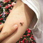 Фото тату мохнатый полосатый шмель 03.01.2021 №500 -bumblebee tattoo- tatufoto.com