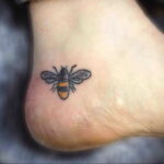 Фото тату мохнатый полосатый шмель 03.01.2021 №503 -bumblebee tattoo- tatufoto.com