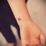 Фото тату мохнатый полосатый шмель 03.01.2021 №534 -bumblebee tattoo- tatufoto.com