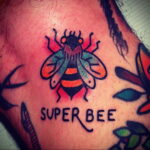 Фото тату мохнатый полосатый шмель 03.01.2021 №536 -bumblebee tattoo- tatufoto.com