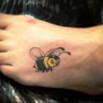 Фото тату мохнатый полосатый шмель 03.01.2021 №543 -bumblebee tattoo- tatufoto.com
