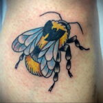 Фото тату мохнатый полосатый шмель 03.01.2021 №550 -bumblebee tattoo- tatufoto.com