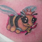 Фото тату мохнатый полосатый шмель 03.01.2021 №559 -bumblebee tattoo- tatufoto.com