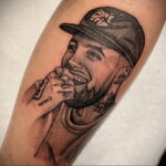 Фото тату портрет Мак Миллера 20.01.2021 №0031 - Mac Miller tattoo - tatufoto.com