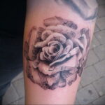 Фото тату роза на руке 25.01.2021 №0015 - rose tattoo on hand - tatufoto.com
