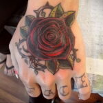 Фото тату роза на руке 25.01.2021 №0050 - rose tattoo on hand - tatufoto.com