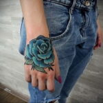 Фото тату роза на руке 25.01.2021 №0053 - rose tattoo on hand - tatufoto.com