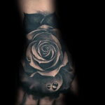 Фото тату роза на руке 25.01.2021 №0057 - rose tattoo on hand - tatufoto.com