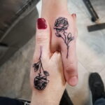 Фото тату роза на руке 25.01.2021 №0076 - rose tattoo on hand - tatufoto.com