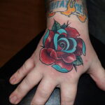 Фото тату роза на руке 25.01.2021 №0080 - rose tattoo on hand - tatufoto.com